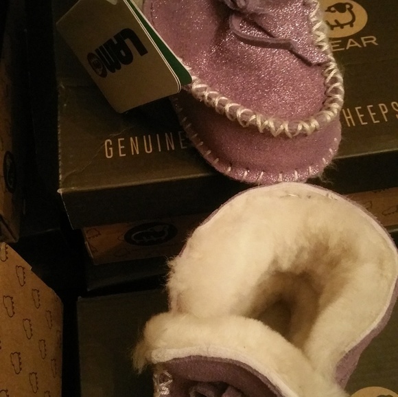 LAMO Shimmer Sherpa-Lined Bootie. - Picture 4 of 8